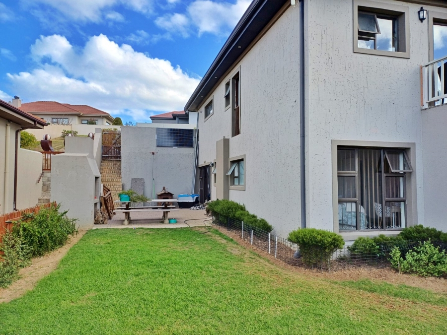 4 Bedroom Property for Sale in Avonddans Western Cape